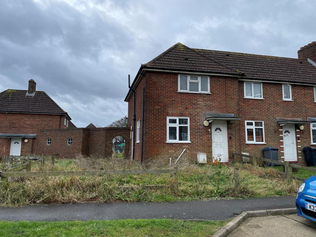 Lot: 102 - TWO-BEDROOM HOUSE FOR REFURBISHMENT - End-terrace house
